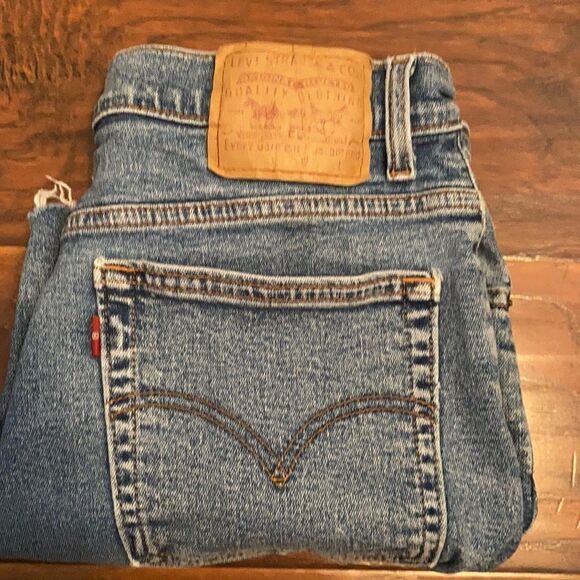 Vintage Levi’s Denim Distressed Man Made Cutoff Raw Hem Shorts - Picture 2 of 13